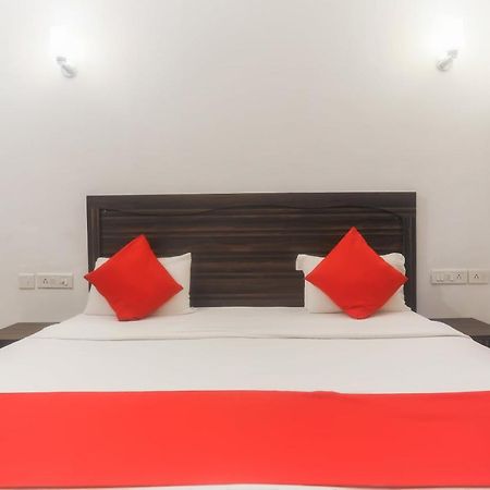 קג'ורהו Oyo 45552 Central Hotel מראה חיצוני תמונה